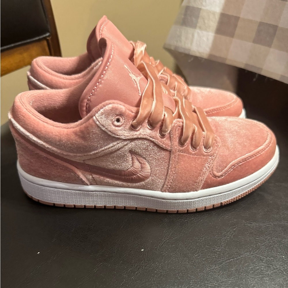 Pink (muave) jordan tennis shoes